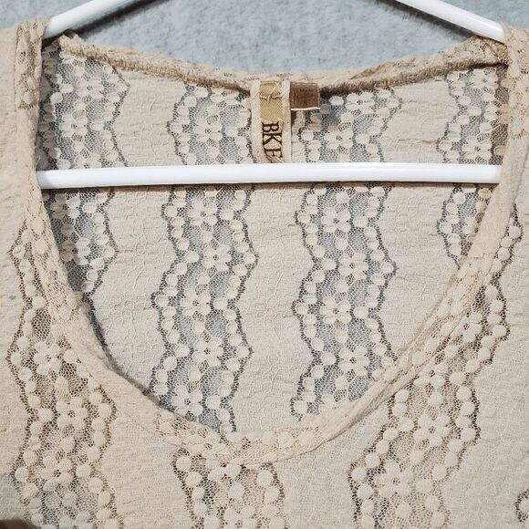 BKE Tops Womens Small Beige Blouse Nylon Blend Textured Lace Layering Scoop Neck - Picture 7 of 9